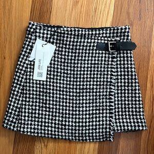 Zara black and white checkered mini skirt - size 7